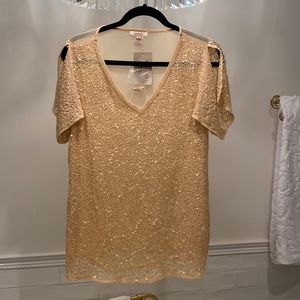 Pretty feminine blouse with sequence. Short sleeves with split.